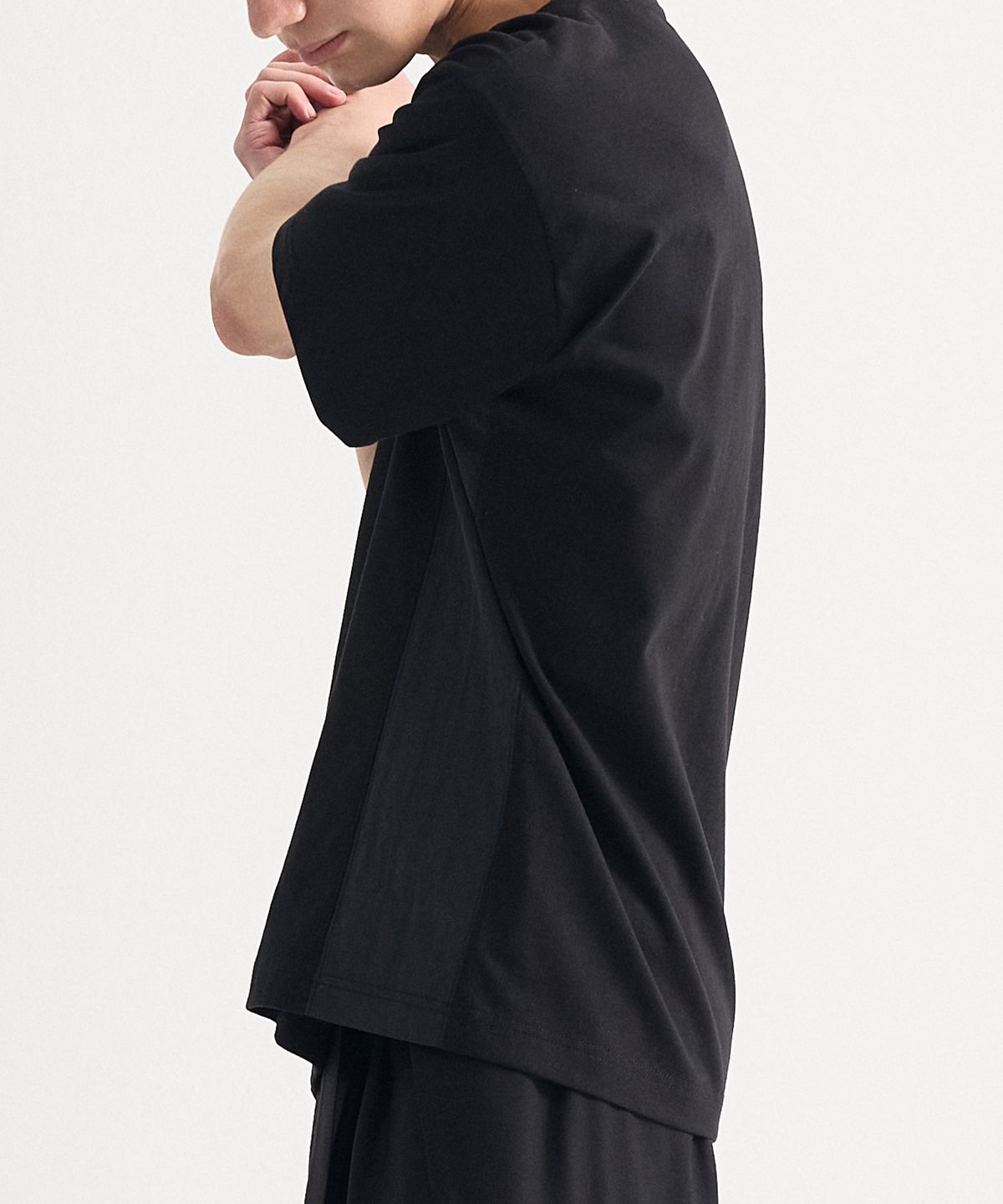 에이치직(H.JIK) Contrast Side Panel T-Shirt - Black
