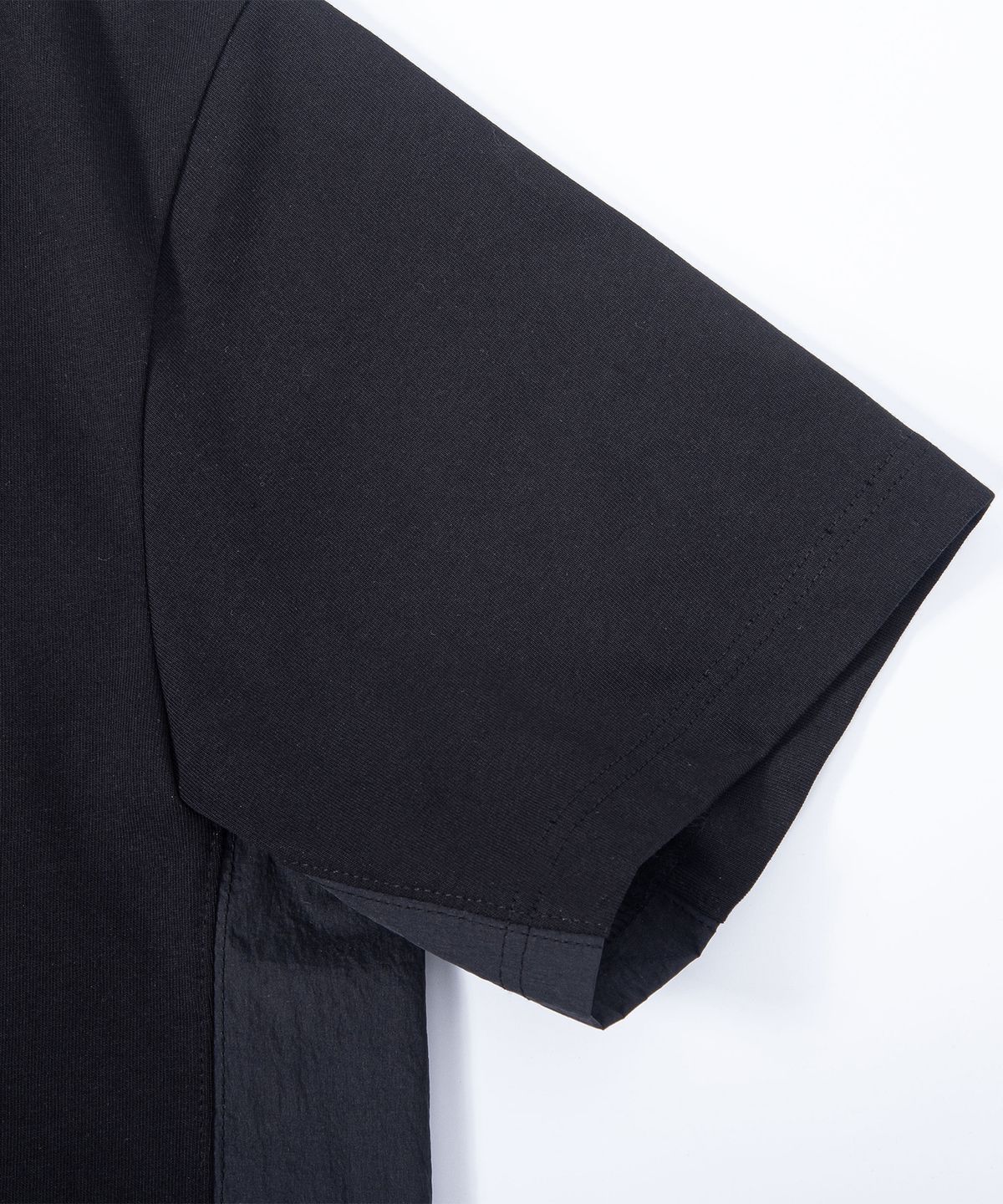 에이치직(H.JIK) Contrast Side Panel T-Shirt - Black