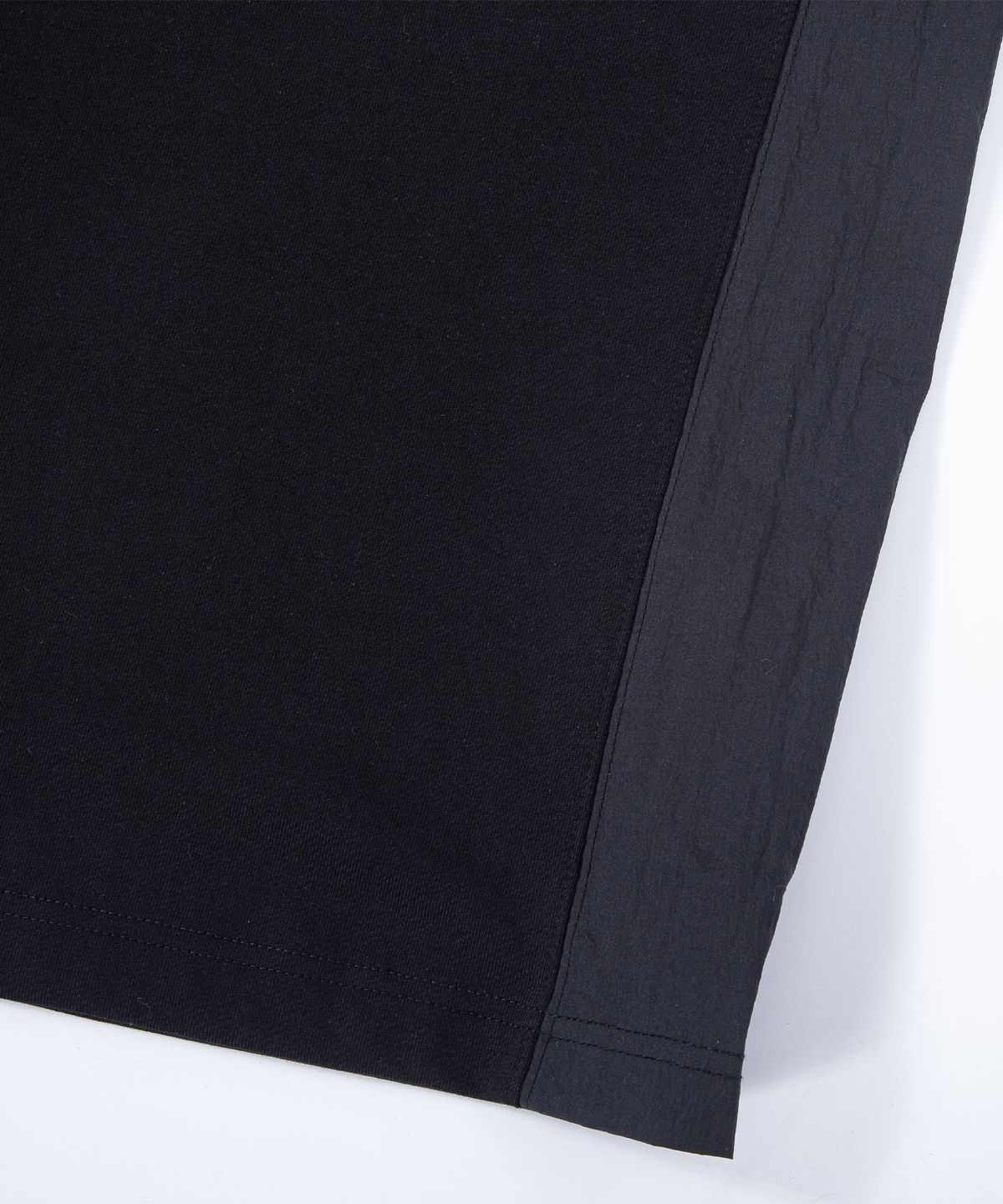 에이치직(H.JIK) Contrast Side Panel T-Shirt - Black