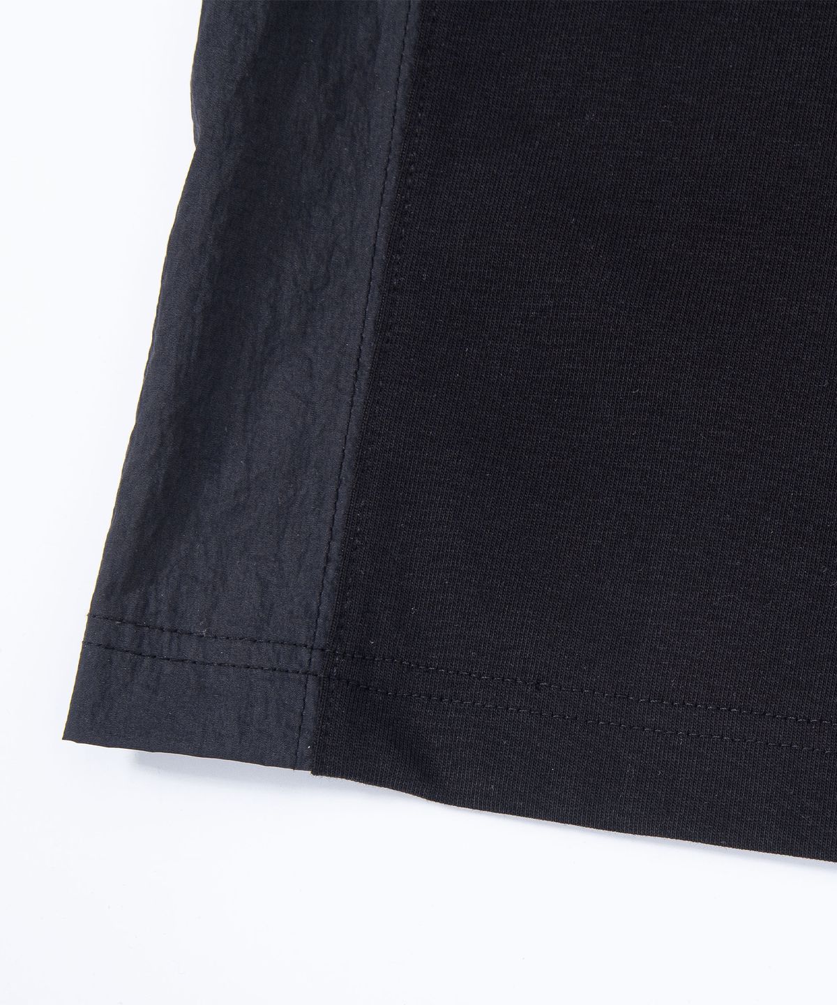 에이치직(H.JIK) Contrast Side Panel T-Shirt - Black