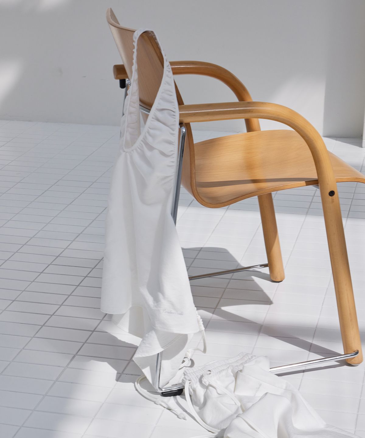 런던다다(LONDONDADA) Linen-Like Halter Shirring Top, WHITE