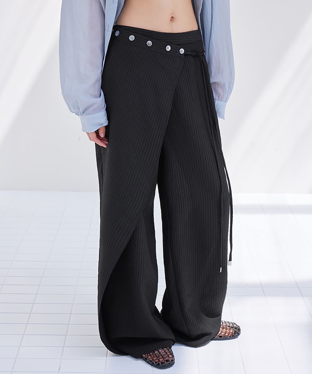 런던다다(LONDONDADA) Button Wrap Wide Pants, BLACK