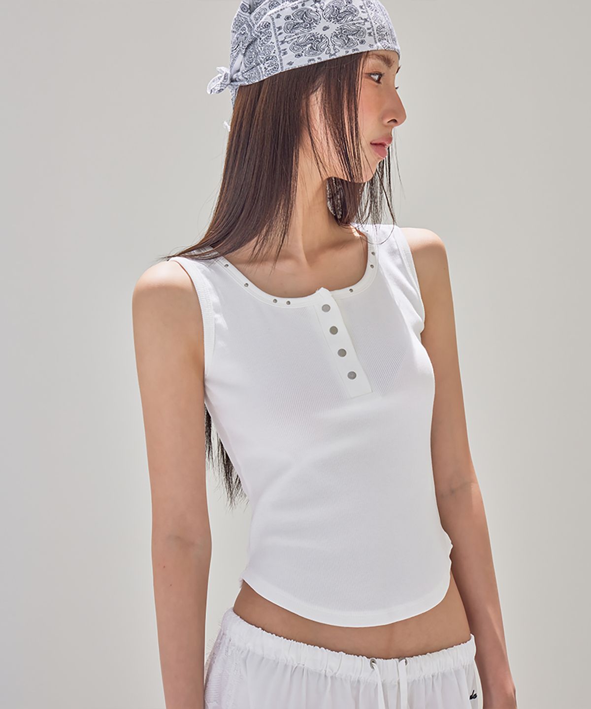 런던다다(LONDONDADA) Stud Ribbed Slim Tank Top, WHITE