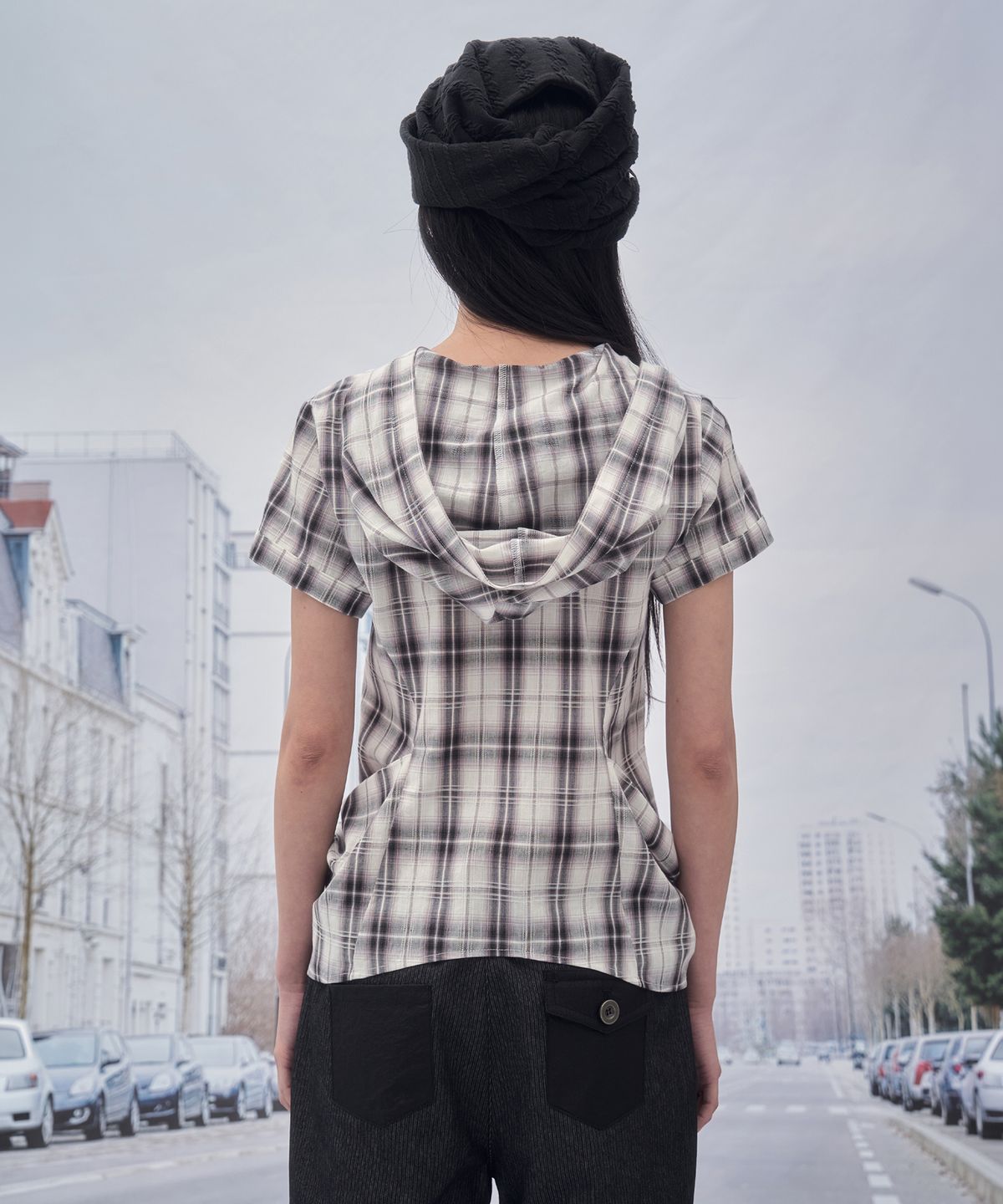 솜속(SOMSOC) RIA HOODED BALLOON CHECK HALF SHIRT_WHITE
