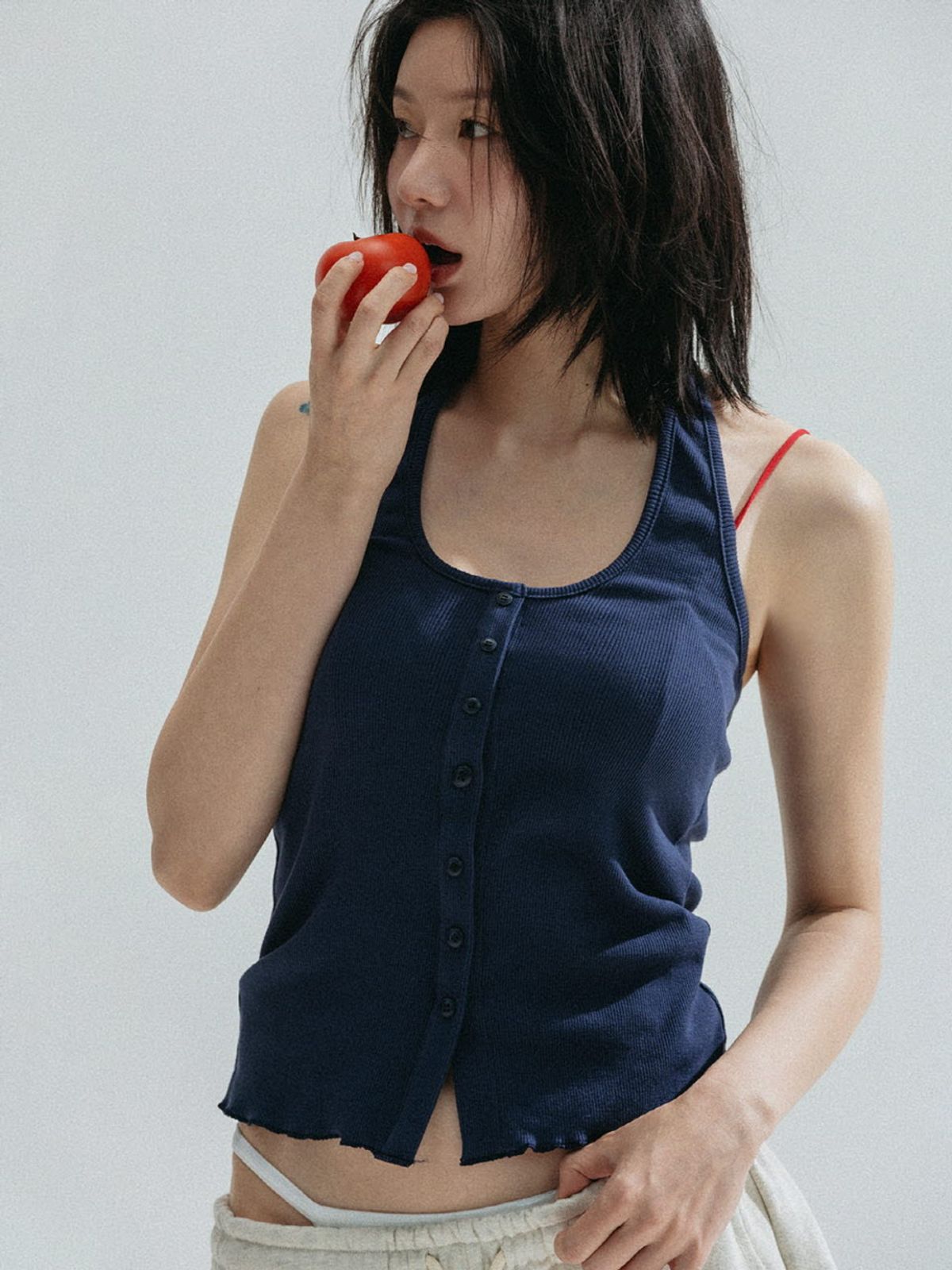 앤하츠(ANNEHEARTS) Button Point Cami Top_NAVY