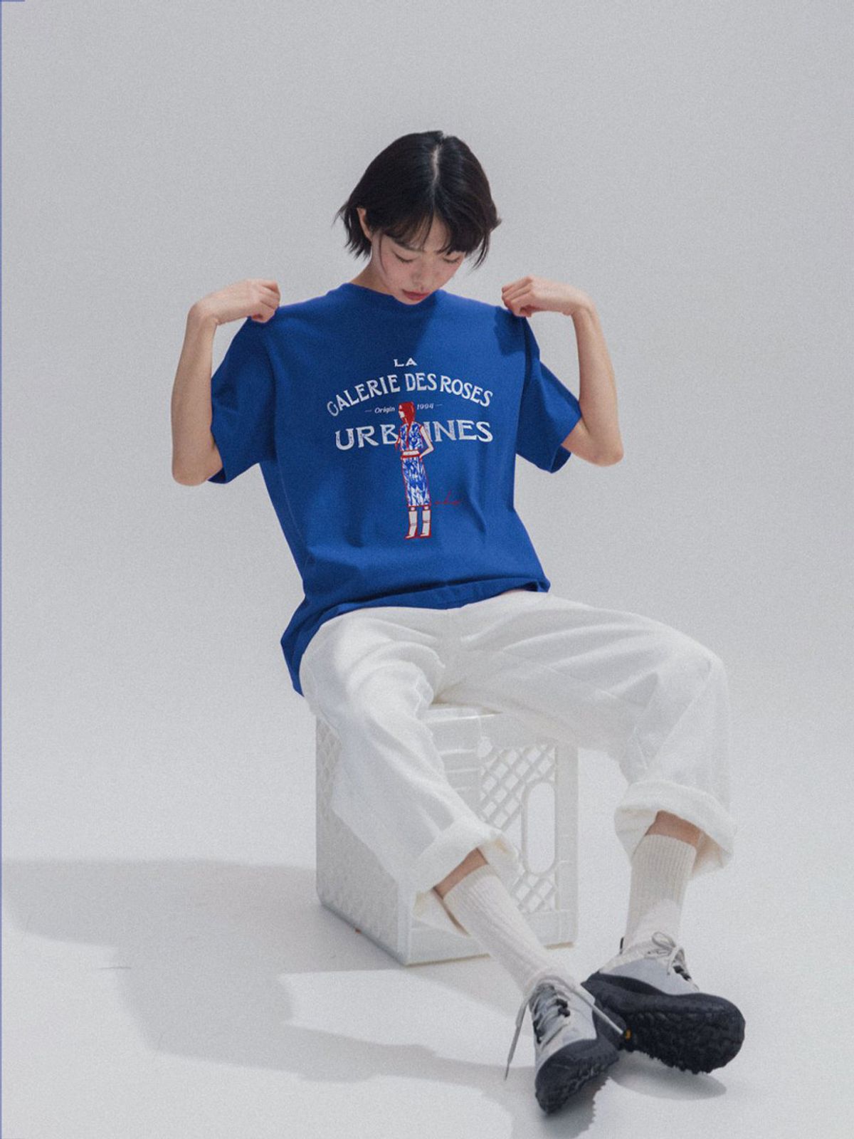 앤하츠(ANNEHEARTS) French Muse Artwork Tee_BLUE