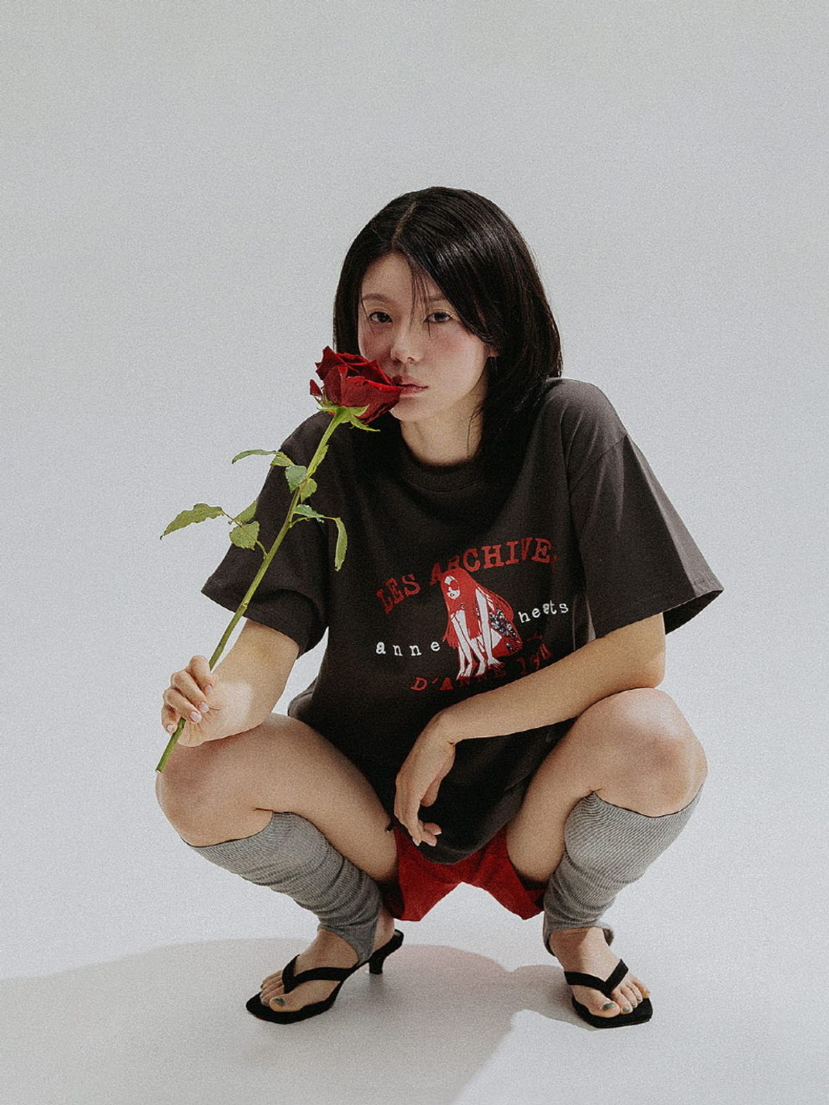 앤하츠(ANNEHEARTS) 1994 Girl Archive Graphic Tee_CHARCOAL