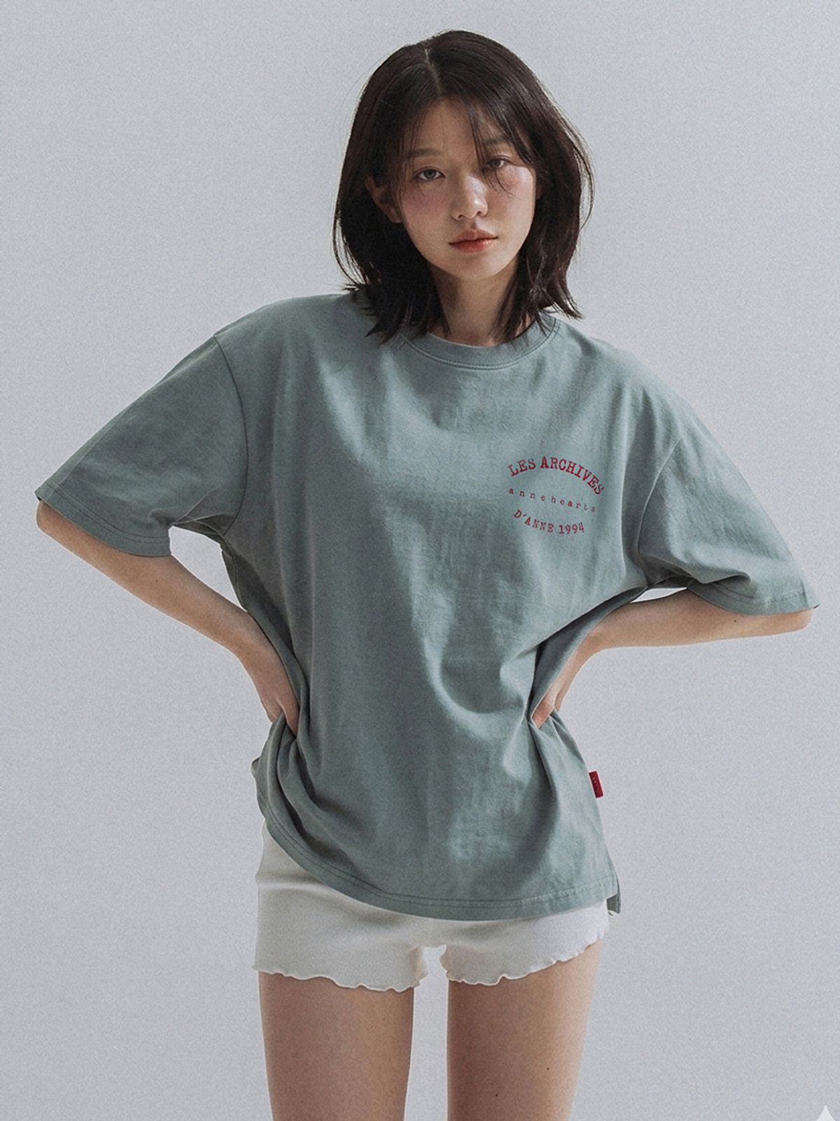 앤하츠(ANNEHEARTS) Bob Muse Print Overfit Tee_SAGEGREEN 3rd