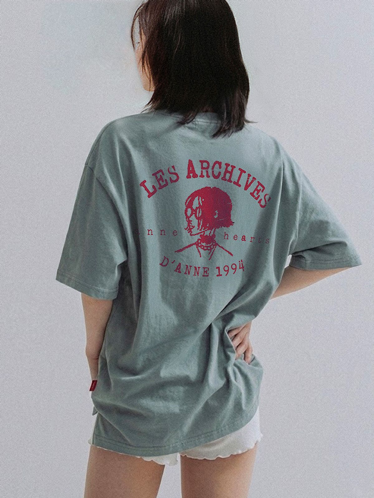 앤하츠(ANNEHEARTS) Bob Muse Print Overfit Tee_SAGEGREEN 3rd