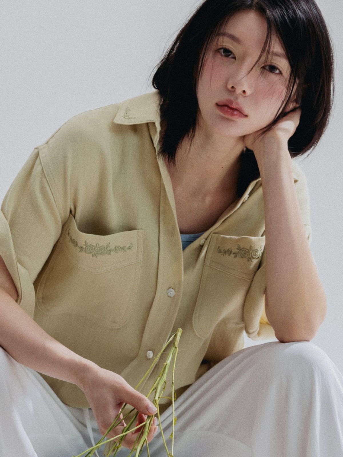 앤하츠(ANNEHEARTS) Soft Embroidery Cotton Shirt_OLIVE