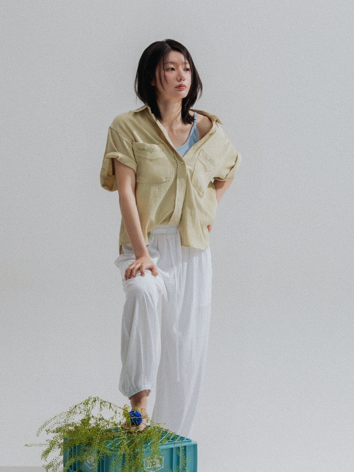 앤하츠(ANNEHEARTS) Soft Embroidery Cotton Shirt_OLIVE