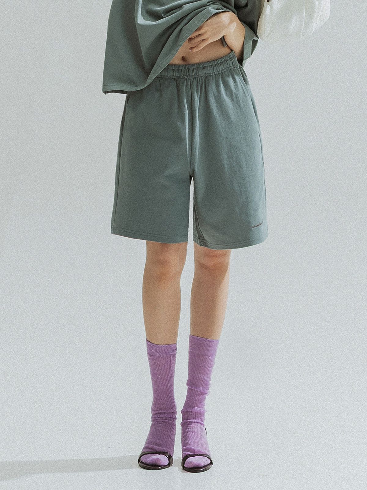 앤하츠(ANNEHEARTS) Bermuda Jersey Shorts_SAGEGREEN