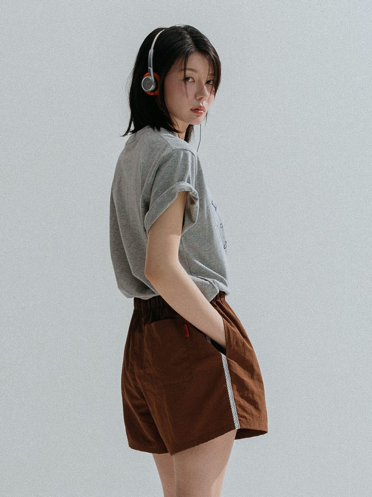 앤하츠(ANNEHEARTS) Side Lace Nylon Shorts_BROWN