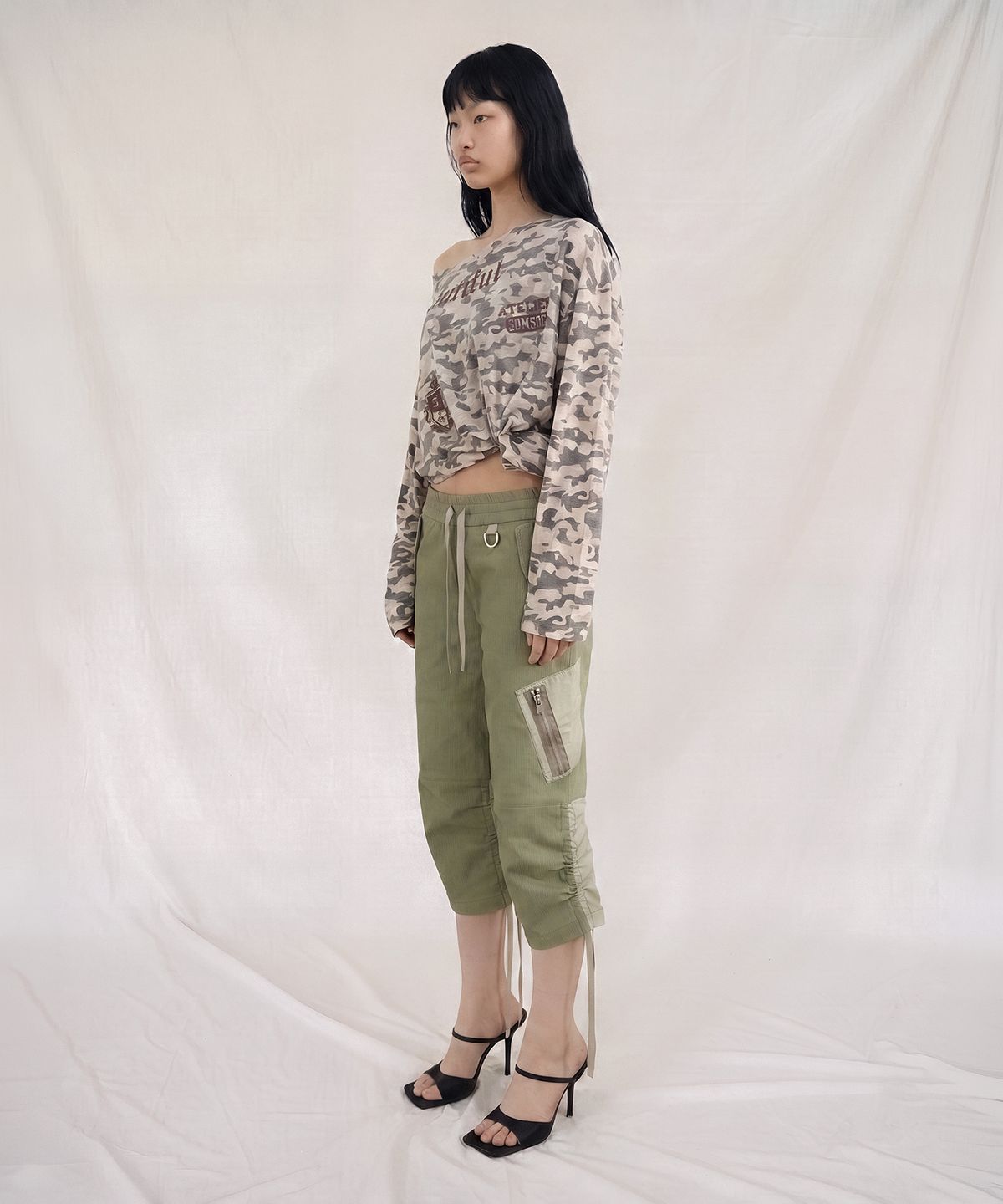솜속(SOMSOC) DAZE MIXED DENIM CAPRI PANTS_KHAKI