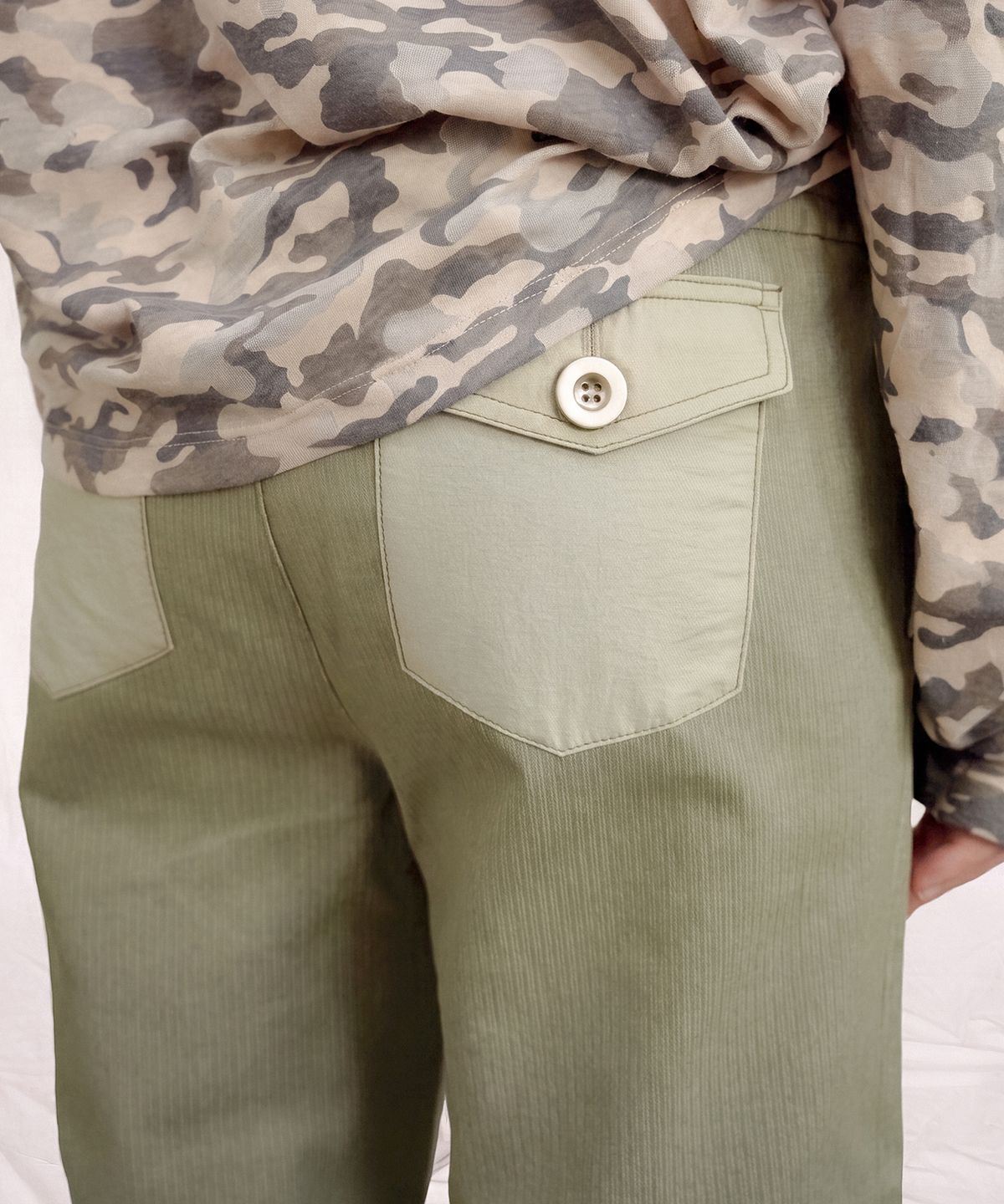 솜속(SOMSOC) DAZE MIXED DENIM CAPRI PANTS_KHAKI