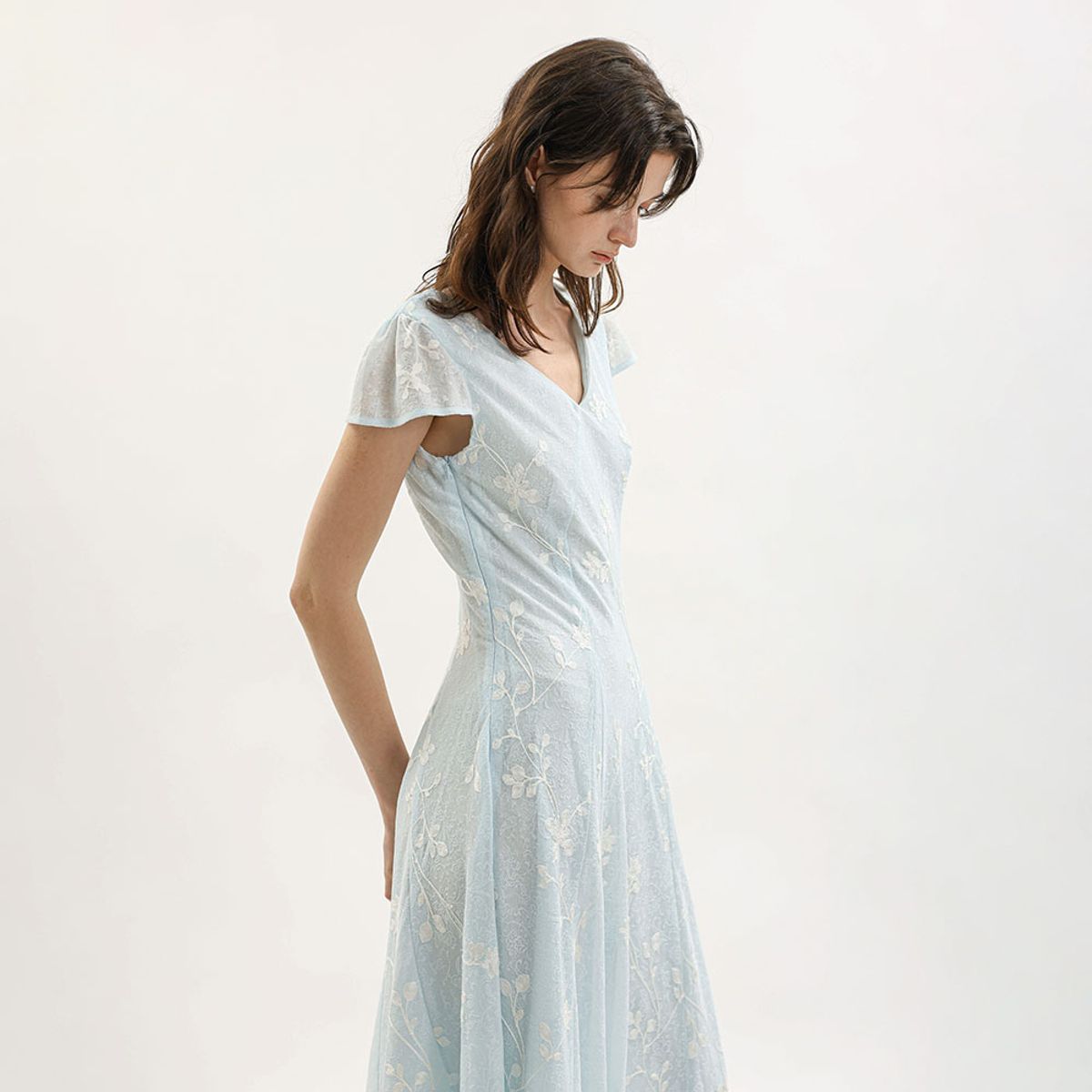 웬스데이딜라잇(WEDNESDAY DELIGHT) WD_Floral embroidered midi dress_BLUE
