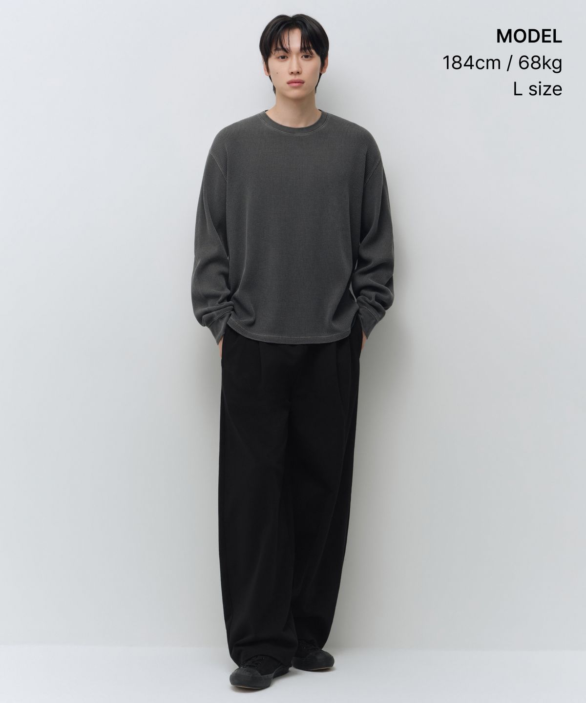무신사 스탠다드(MUSINSA STANDARD) 피그먼트 와플 긴소매 티셔츠 [차콜 그레이]