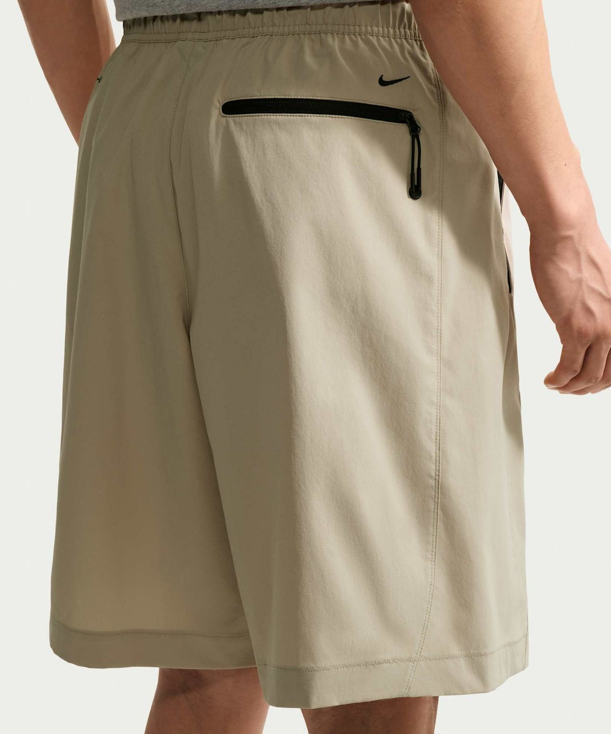 나이키(NIKE) 테크 헬리오스 드라이 핏 쇼츠 M - 데저트 카키:블랙 / IF1305-253