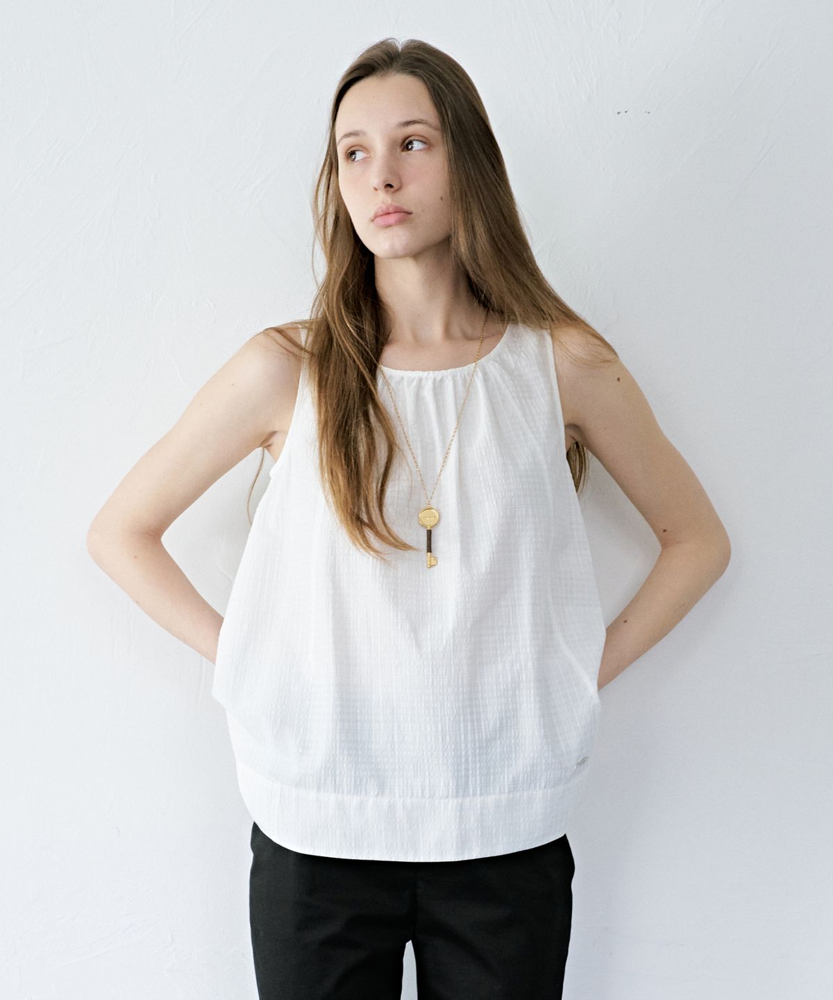 르메메(LEMEME) Lili Shirring Sleeveless Blouse_2color