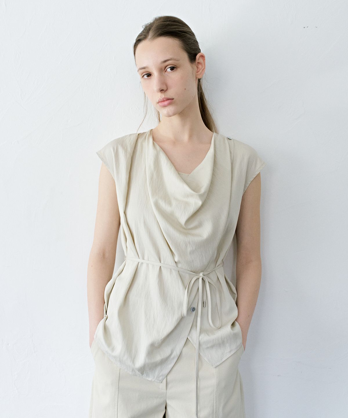 르메메(LEMEME) Onde Neck Draped Blouse_2color