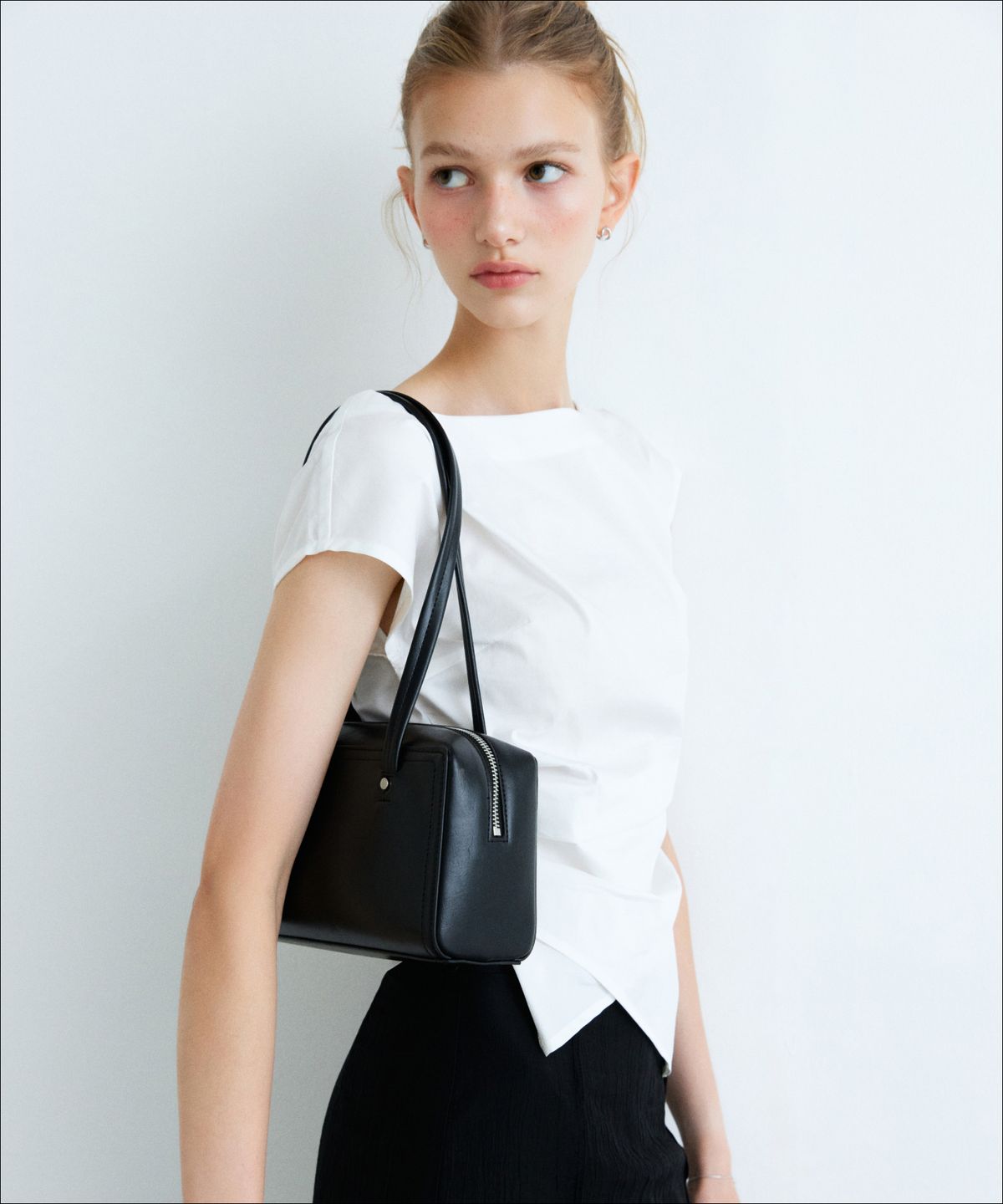 미쏘(MIXXO) 턱 변형 블라우스_MIWBWG708B