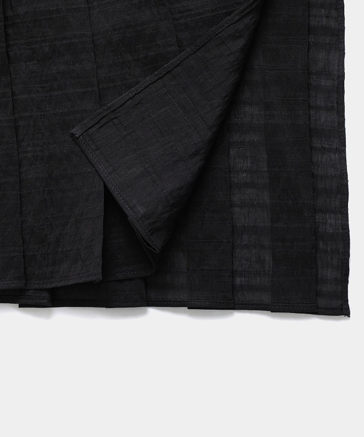 루펀(LOOFUN) Pleated Wrap Skirt / 플리츠 랩 스커트 [Black]