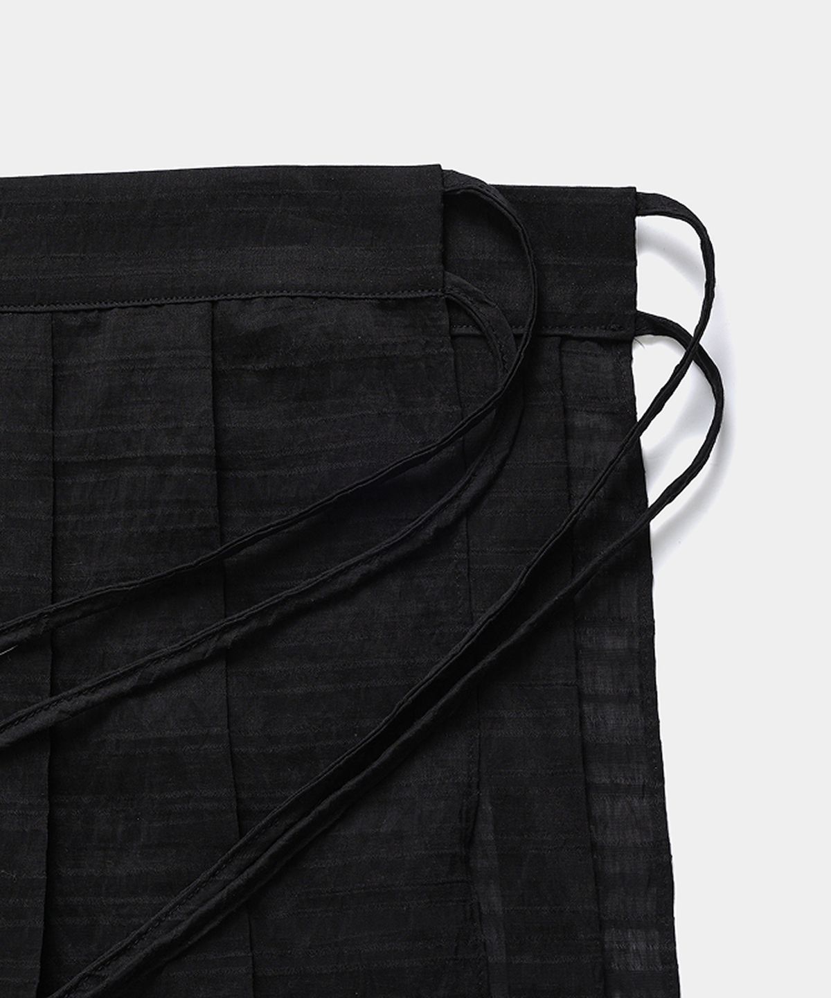 루펀(LOOFUN) Pleated Wrap Skirt / 플리츠 랩 스커트 [Black]