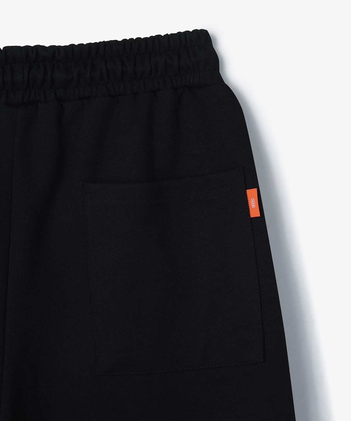 퍼프퍼프뎁트(PUFF PUFF DEPT) 3Pleats Bermuda Wide Sweat Shorts BLACK