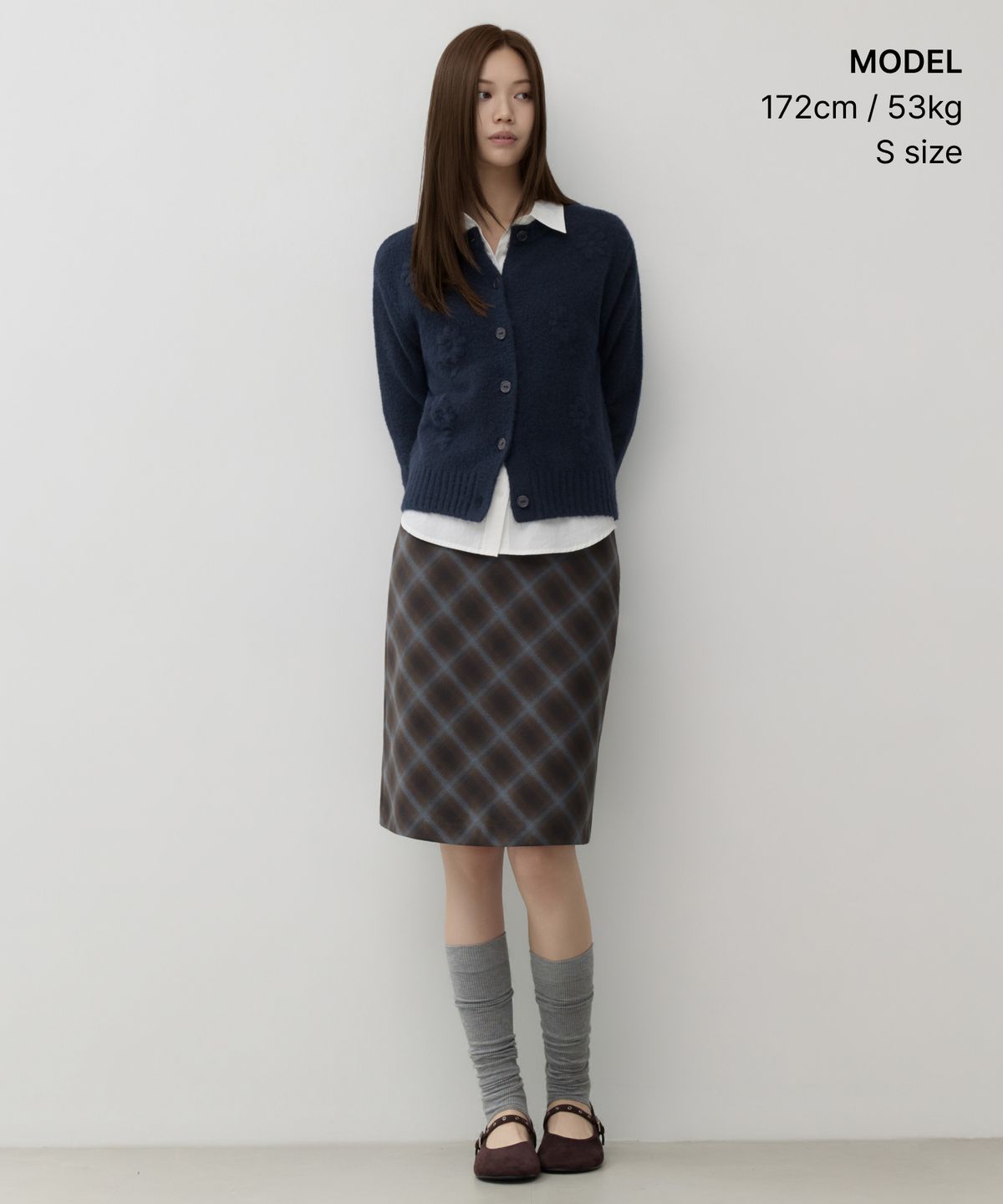 무신사 스탠다드 우먼(MUSINSA STANDARD WOMAN) 우먼즈 플라워 라운드 넥 가디건 [네이비]