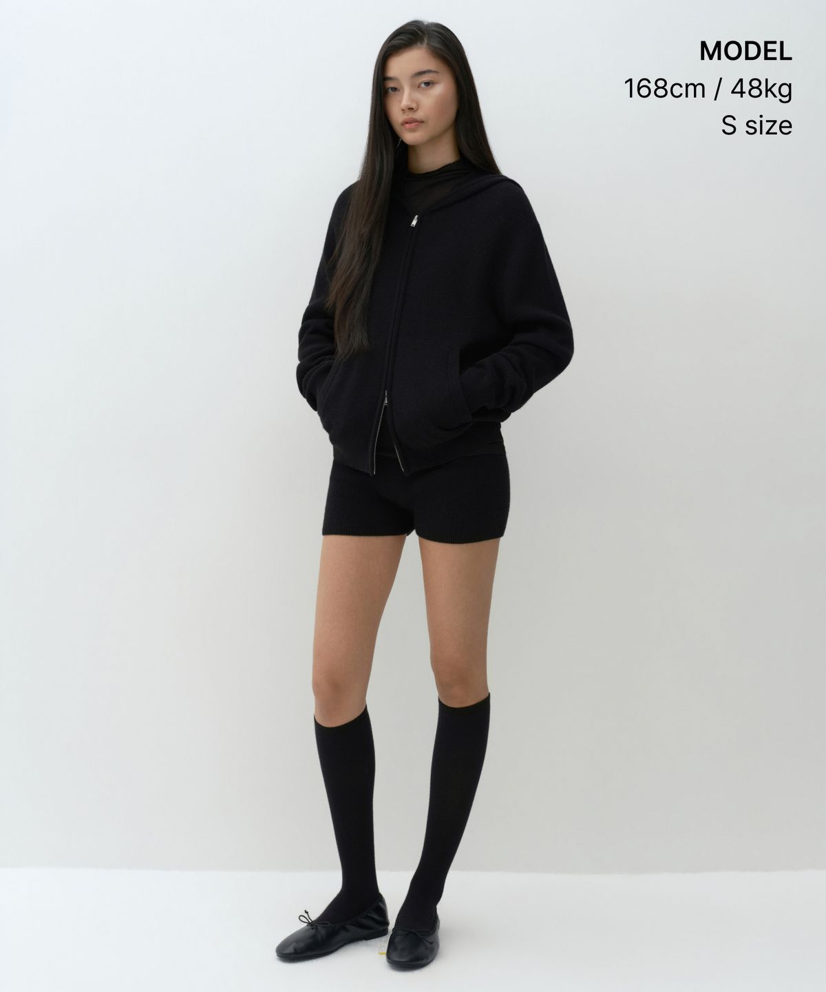 무신사 스탠다드 우먼(MUSINSA STANDARD WOMAN) [빅토리아 울] 우먼즈 미니멀 리브드 후디드 니트 집업 [블랙]