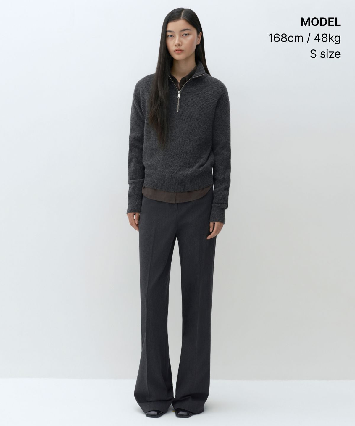 무신사 스탠다드 우먼(MUSINSA STANDARD WOMAN) [빅토리아 울] 우먼즈 미니멀 리브드 쿼터 집 스웨터 [미디엄 그레이]