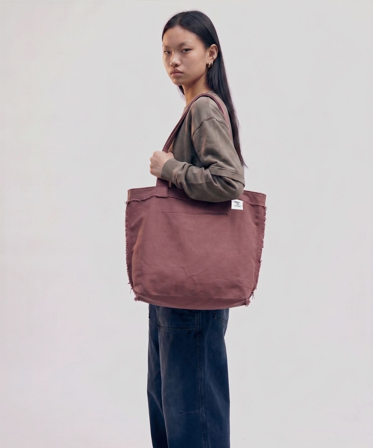 워크 오얼 댄스(WORK OR DANCE) Fray Bag pink