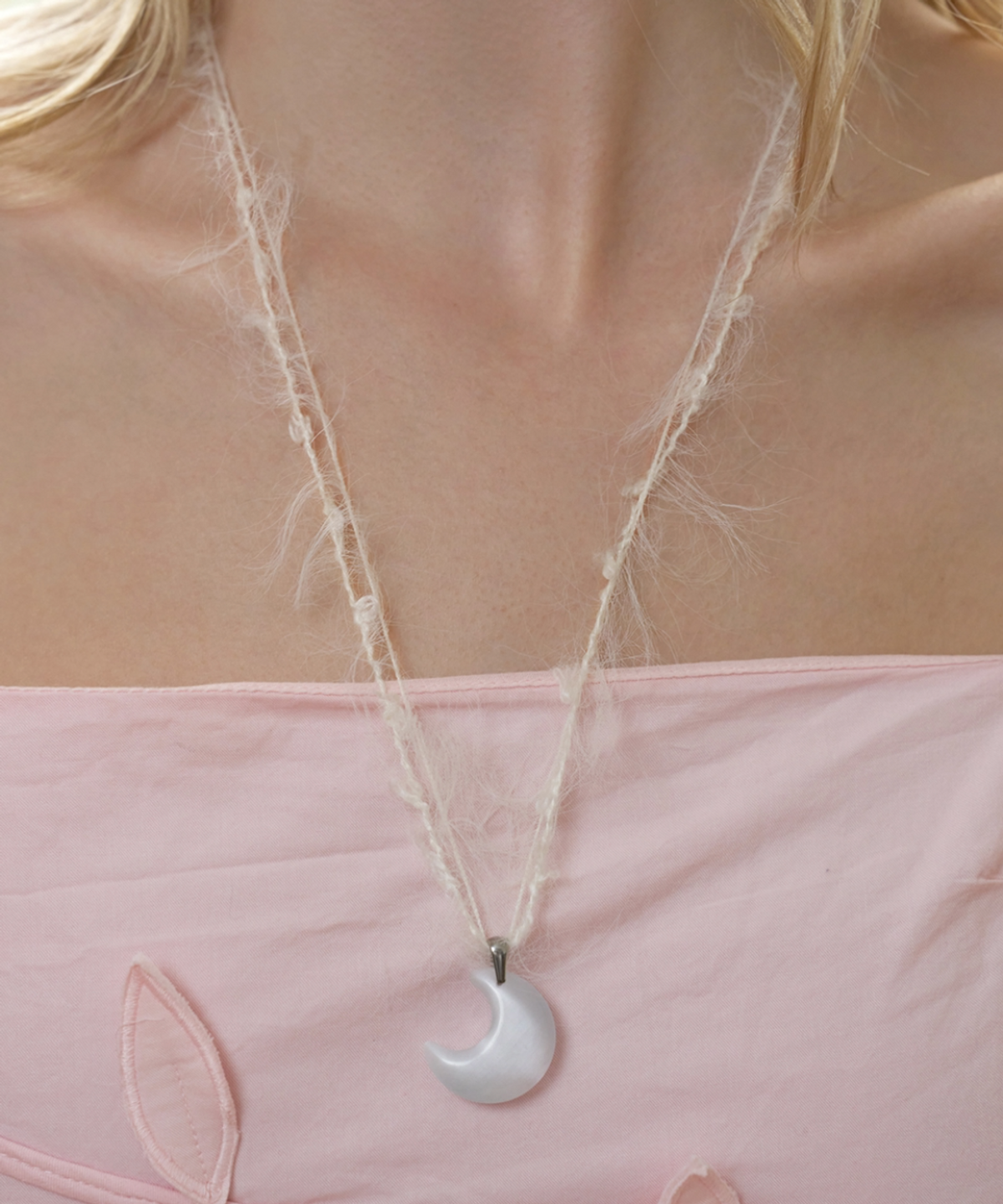 판타스틱 플래닛(FANTASTIC PLANET) white moon soft string necklace