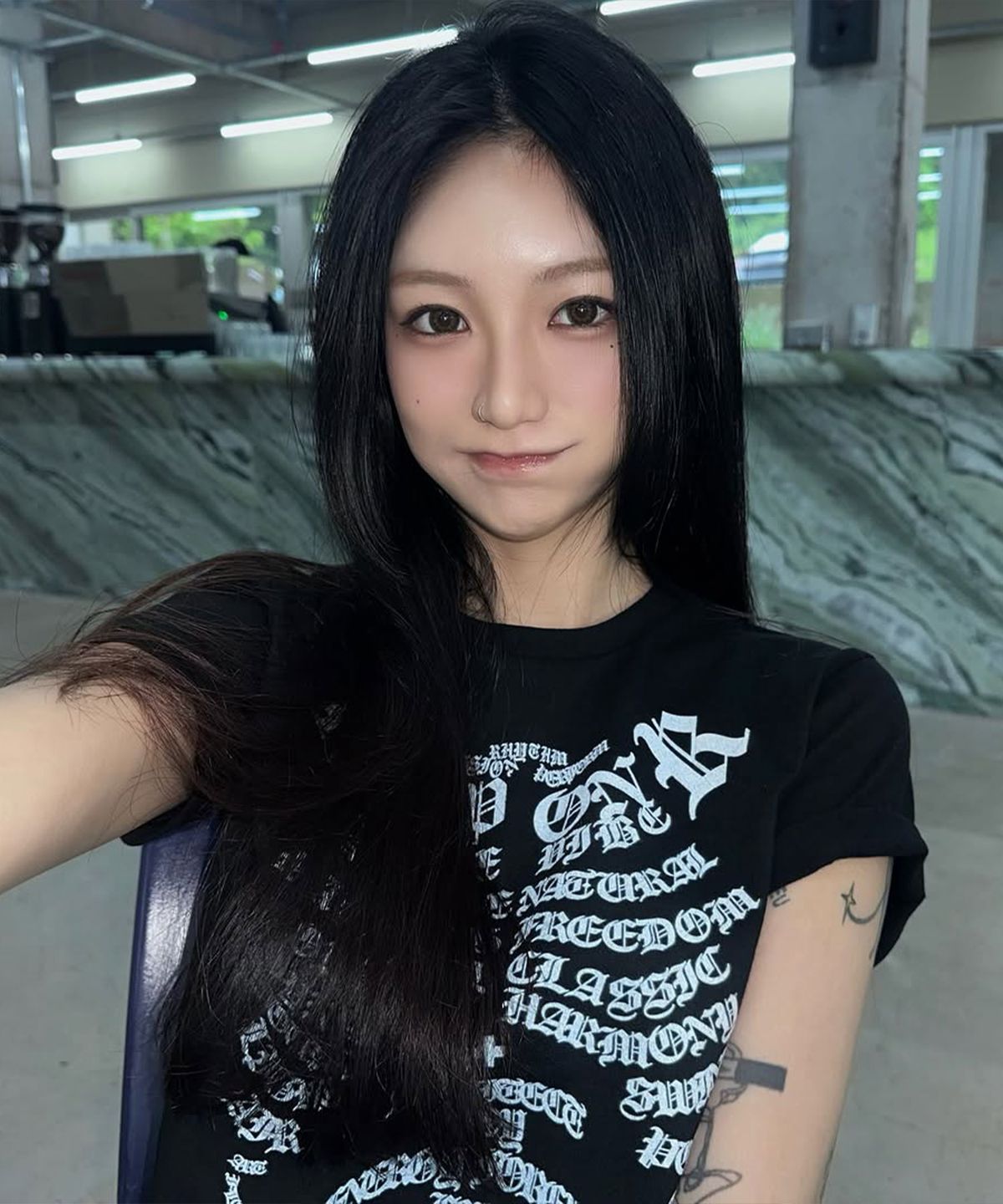 더트(DURT) BONE CORE CROP TEE (BLACK)