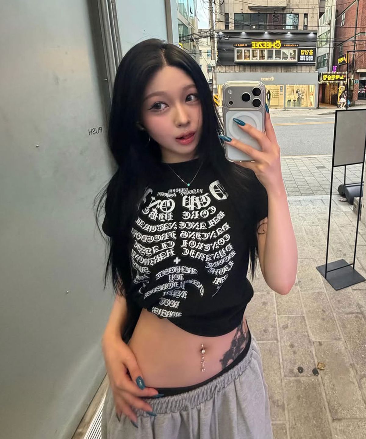 더트(DURT) BONE CORE CROP TEE (BLACK)