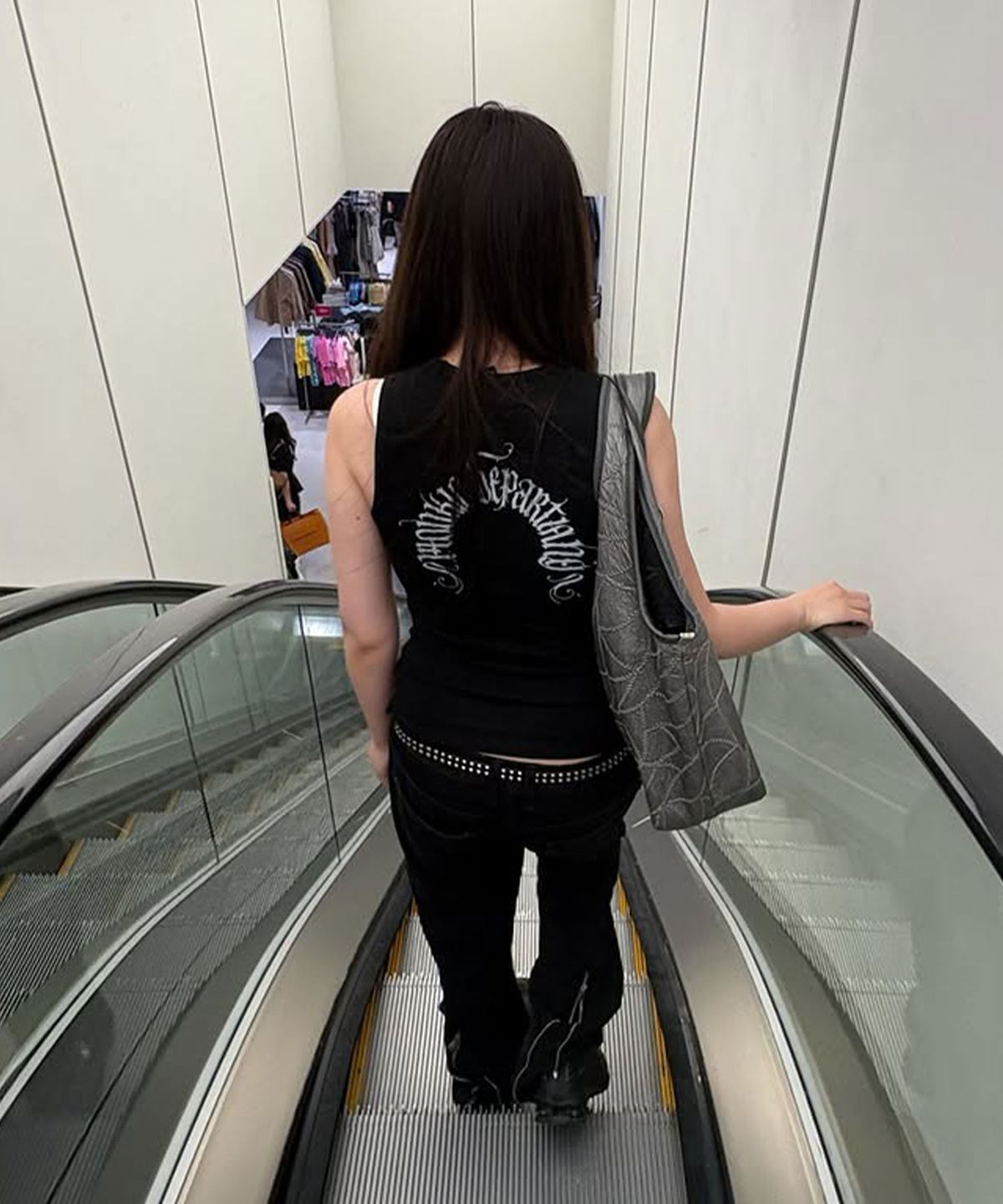 더트(DURT) PLUS SLEEVELESS (BLACK)
