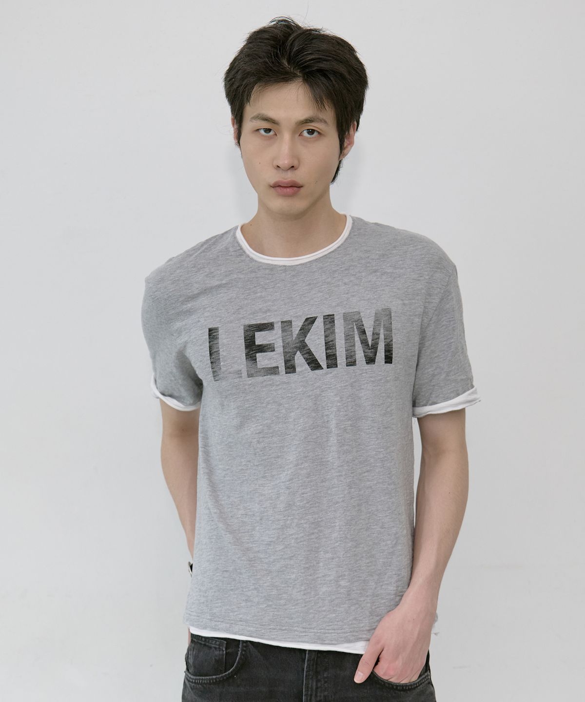 레킴(LEKIM) 레킴 로고 슬럽 티셔츠 (그레이)