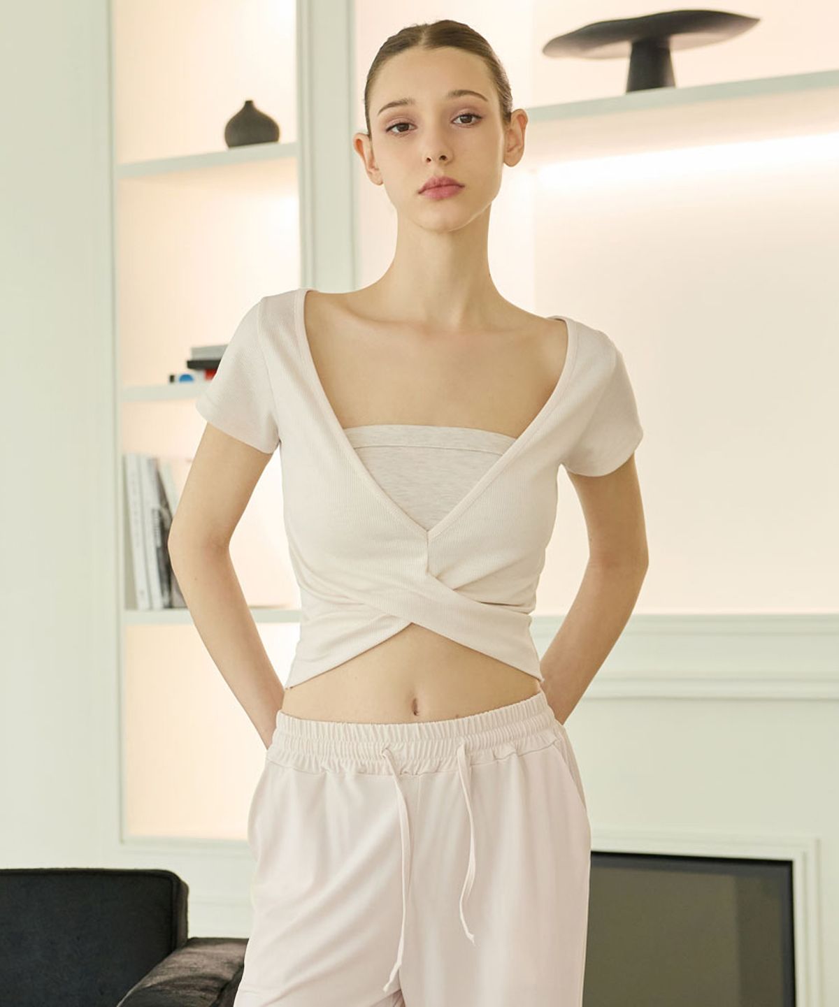 데비웨어(DEVIWEAR) 릴리즈 꼬임 숏슬리브 DEVI-T0158-크림