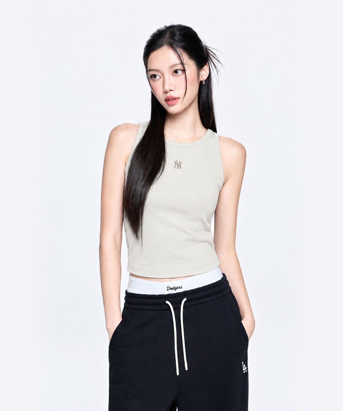 엠엘비(MLB) 여성 베이직 스몰로고 슬림 크롭 나시 티셔츠 NY (Cream)
