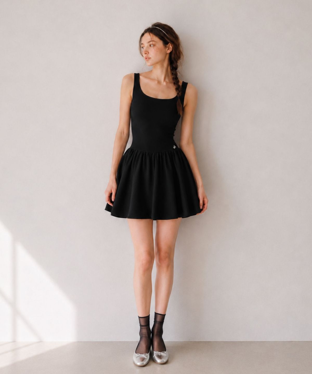 블랙크러쉬(BLACRUSH) Sleeveless Flared Mini Dress / 블랙