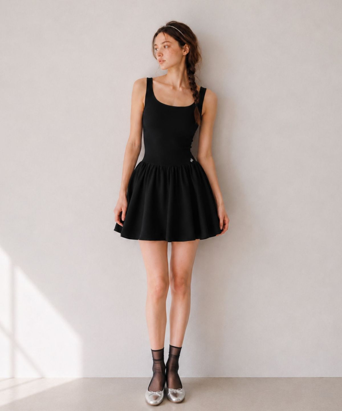 블랙크러쉬(BLACRUSH) Sleeveless Flared Mini Dress / 블랙