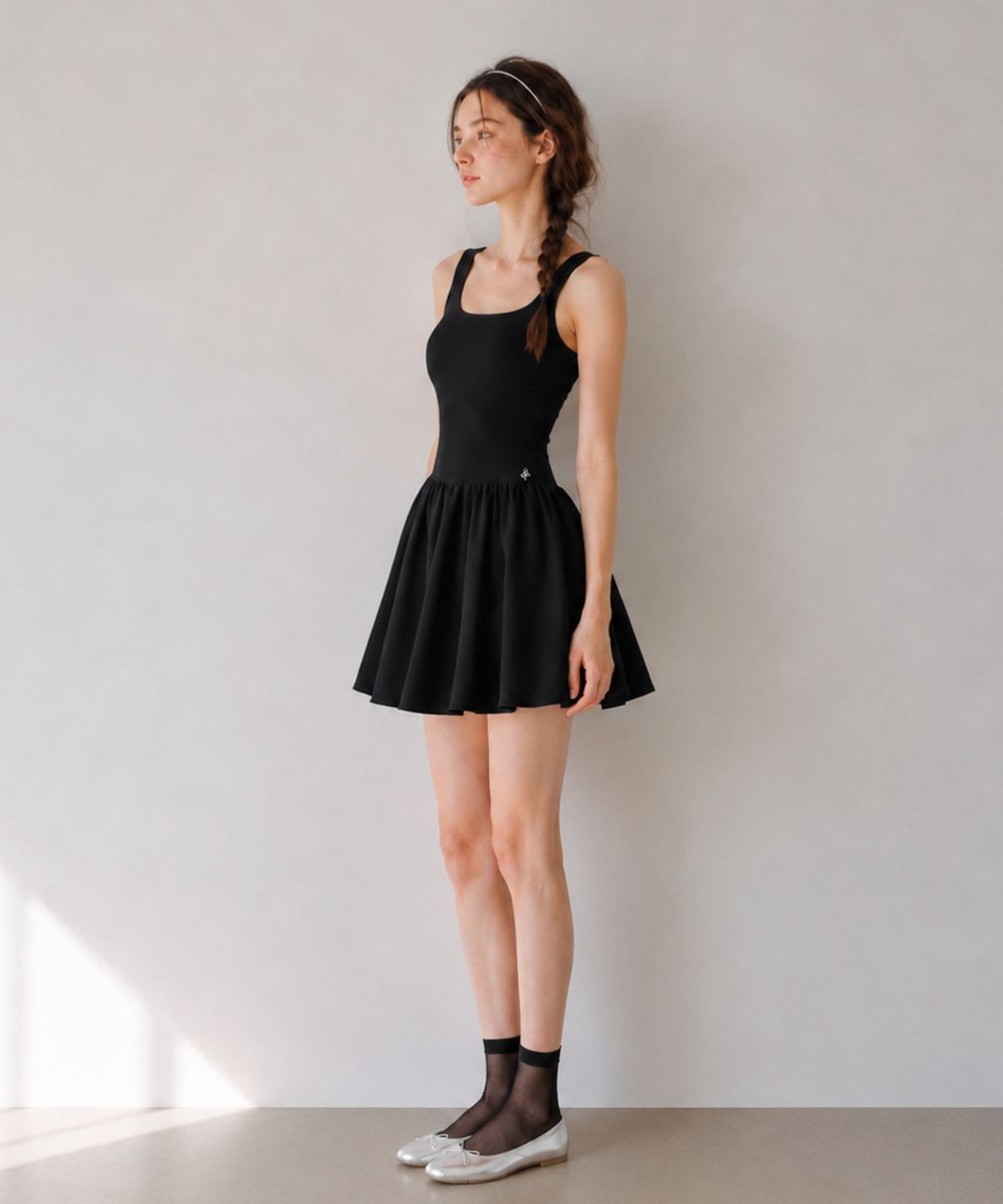 블랙크러쉬(BLACRUSH) Sleeveless Flared Mini Dress / 블랙