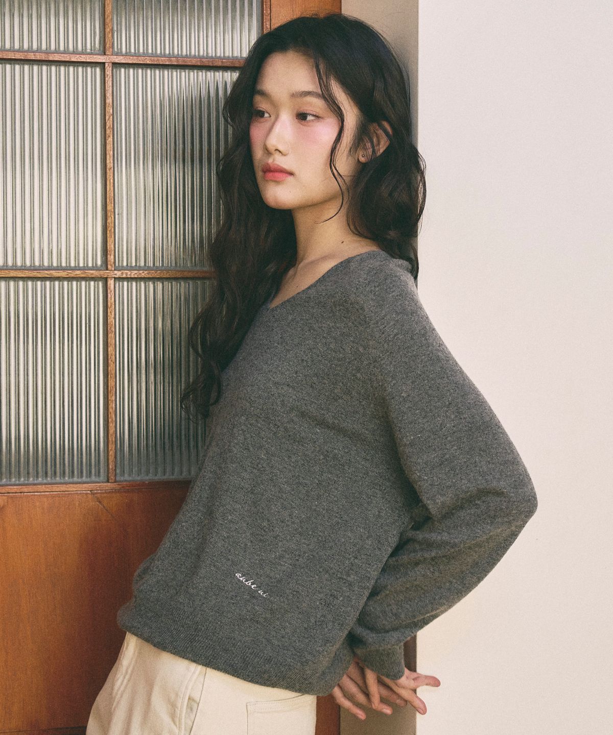 오브유이(AUBE UE) [3color] 홀가먼트 에센셜 브이넥 니트