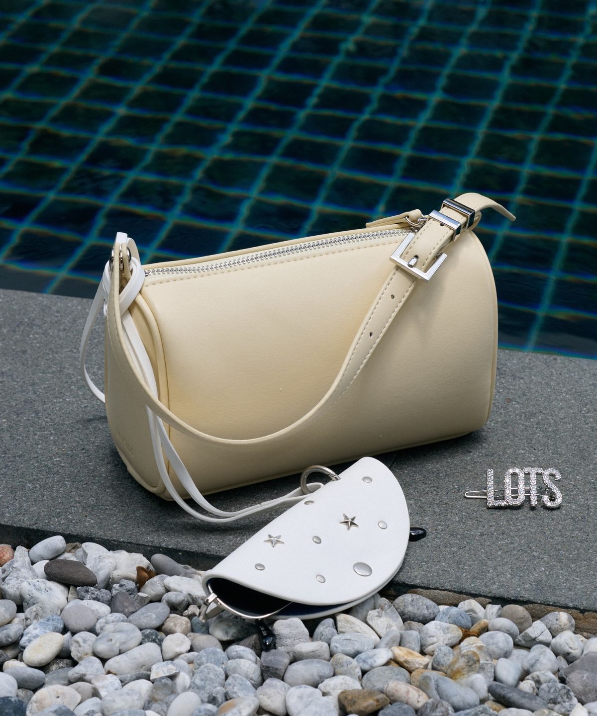 라츠유(LOTSYOU) Leather Sunglasses Holder WHITE