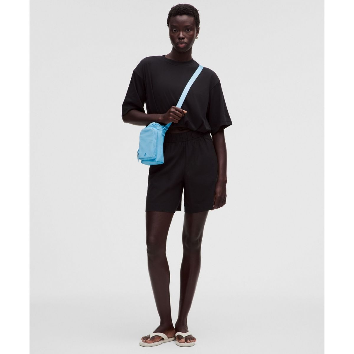 룰루레몬(LULULEMON) 워터보틀 크로스바디 위드 프런트 포켓 2L  SEAF