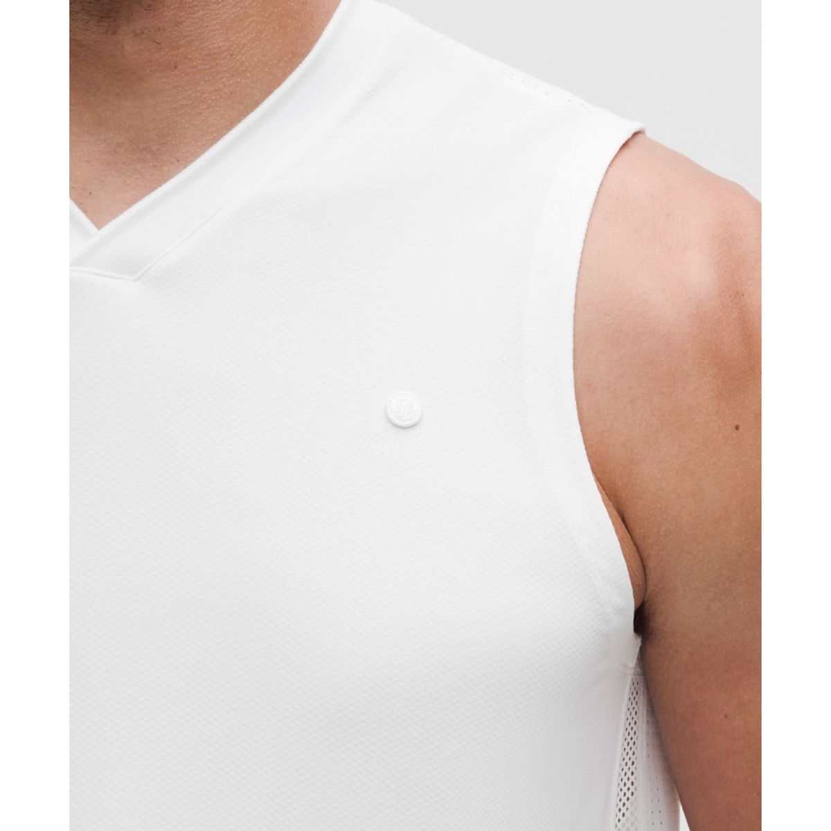 룰루레몬(LULULEMON) 메쉬 패널 테니스 슬리브리스 셔츠  WHT