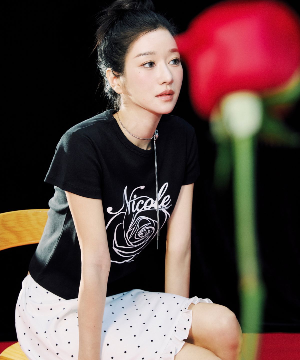 닉앤니콜(NICK&NICOLE) ROSE LETTERING CROPPED TOP_BLACK