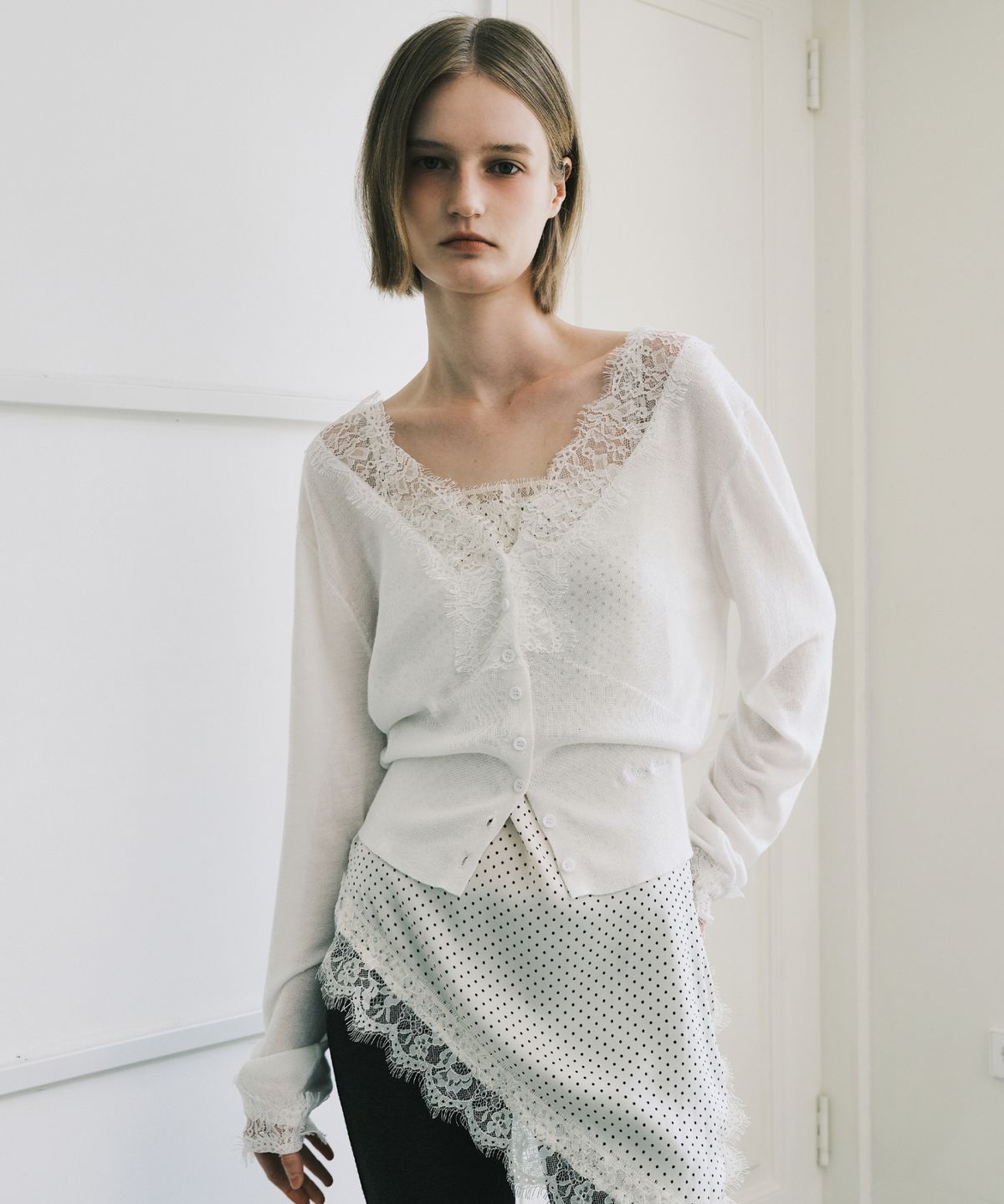 닉앤니콜(NICK&NICOLE) LACE V-NECK KNIT CARDIGAN TOP_WHITE
