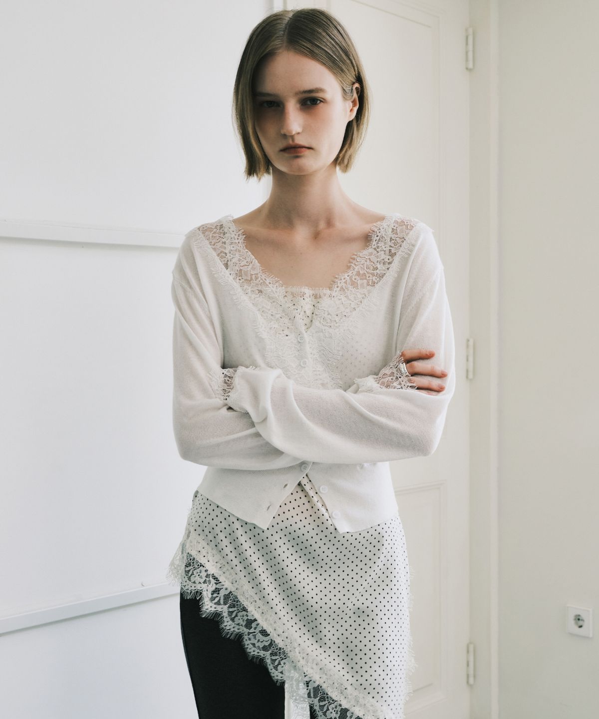 닉앤니콜(NICK&NICOLE) LACE V-NECK KNIT CARDIGAN TOP_WHITE