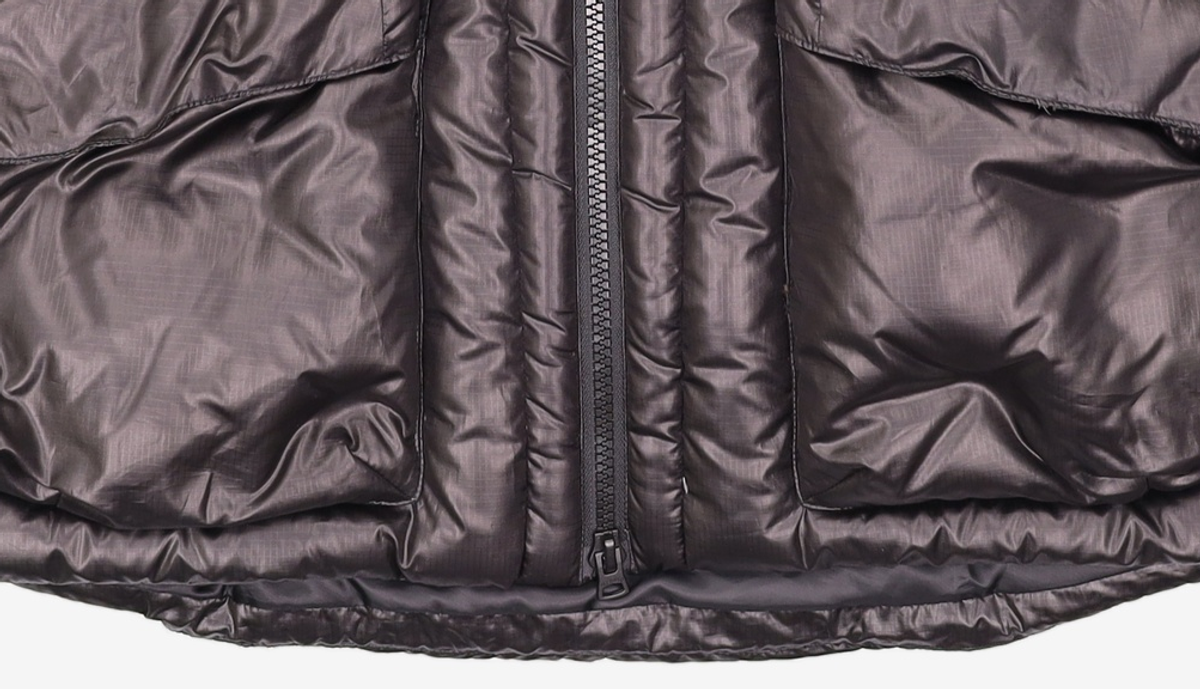 일꼬르소(IL CORSO) [oam.factory X ILCORSO] 플로우 구스 다운 베스트 블랙 IEJU3F702BK M